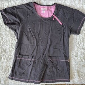 Scrub top with pockets